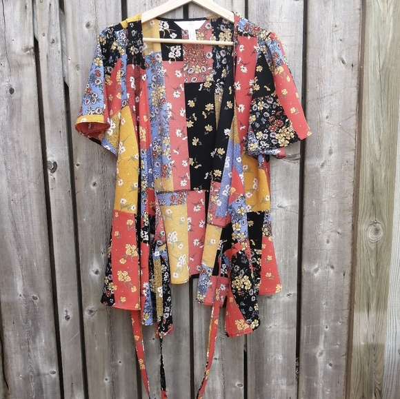 Wrap-around Blouse - Picture 3 of 5